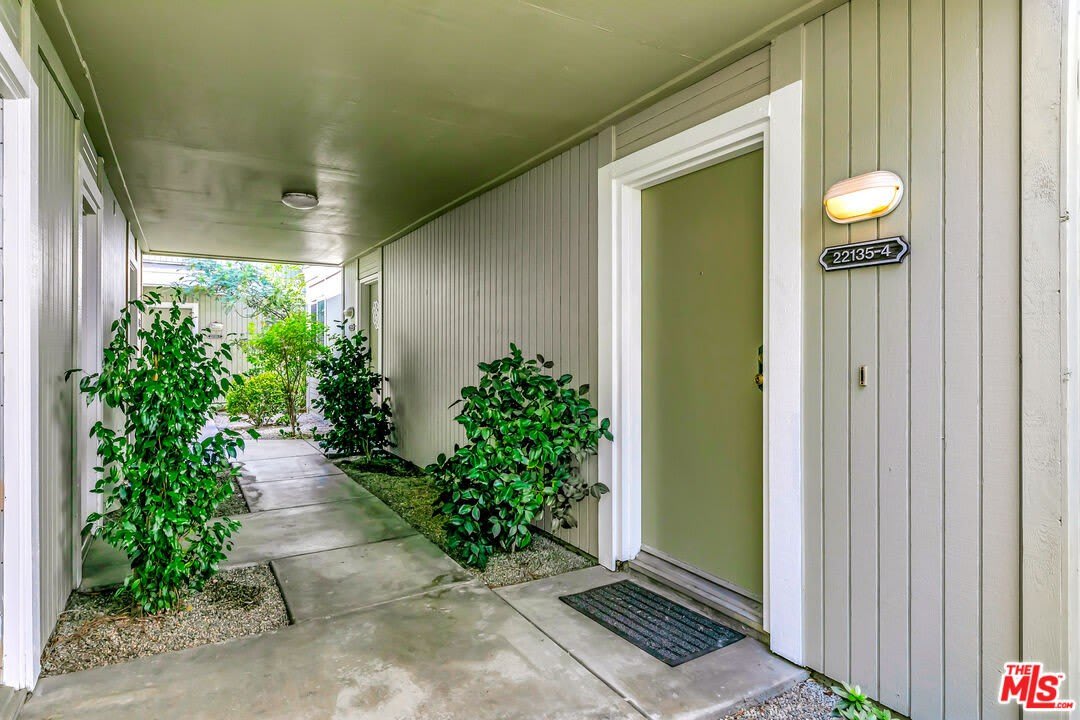 22135 Burbank Blvd – photo 2