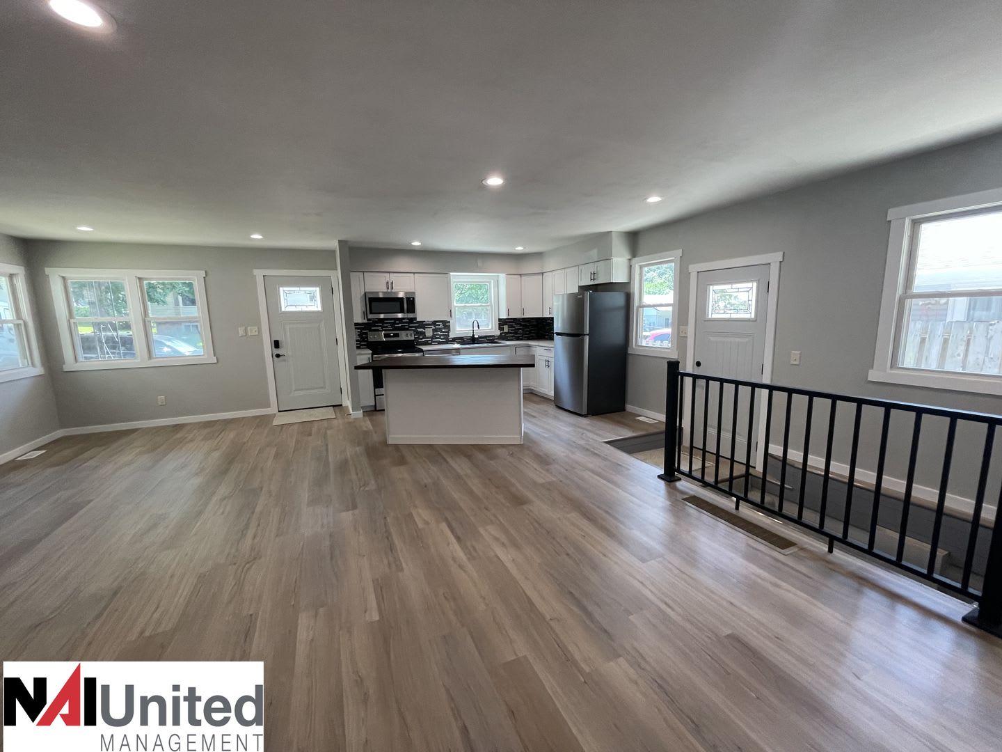Three Bed One And A Half Bath Home For Rent – photo 4