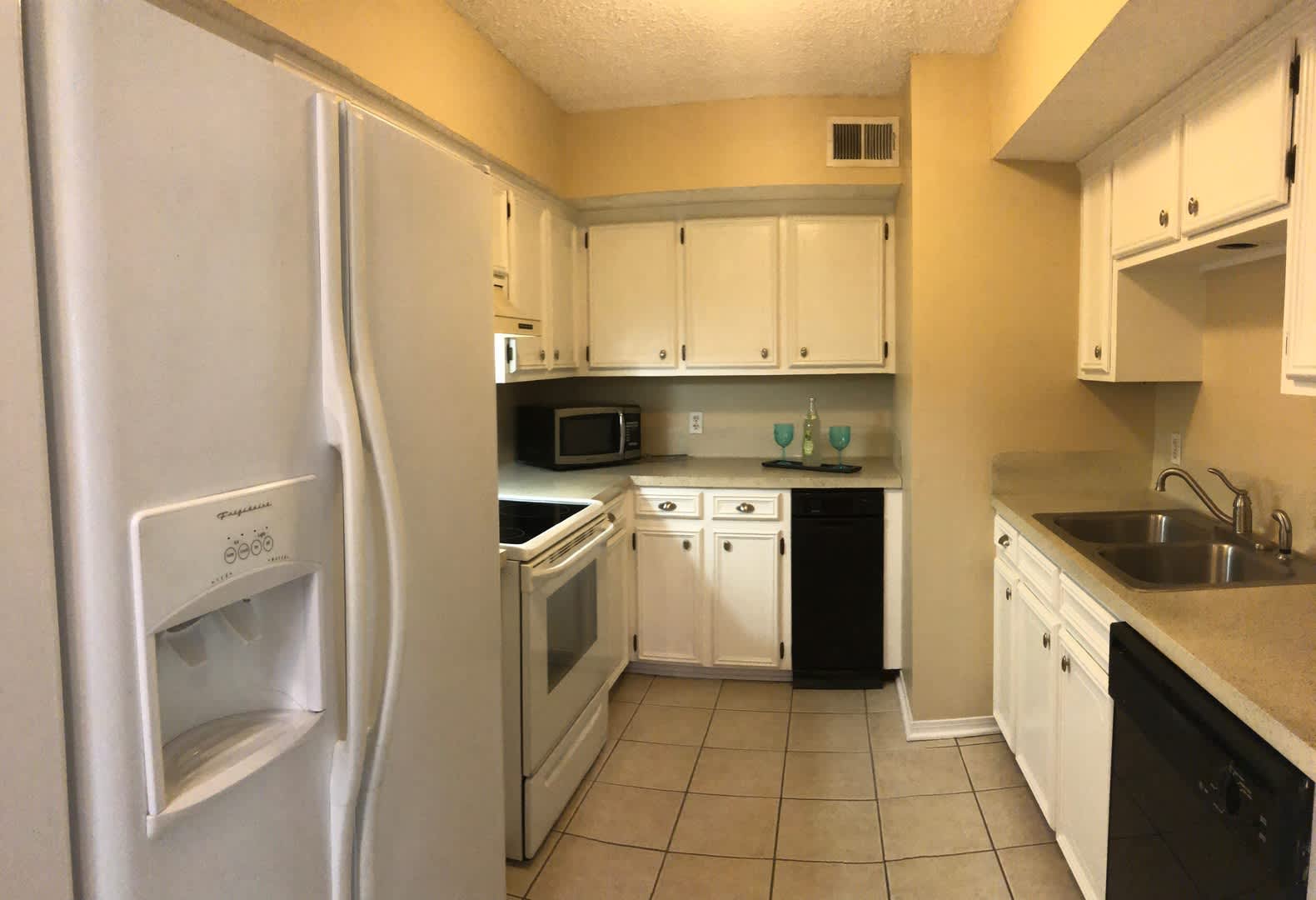 2 Bedroom Located off Brightside in Sharlo on LSU Bus Route! Great fenced yard with Patio – photo 2