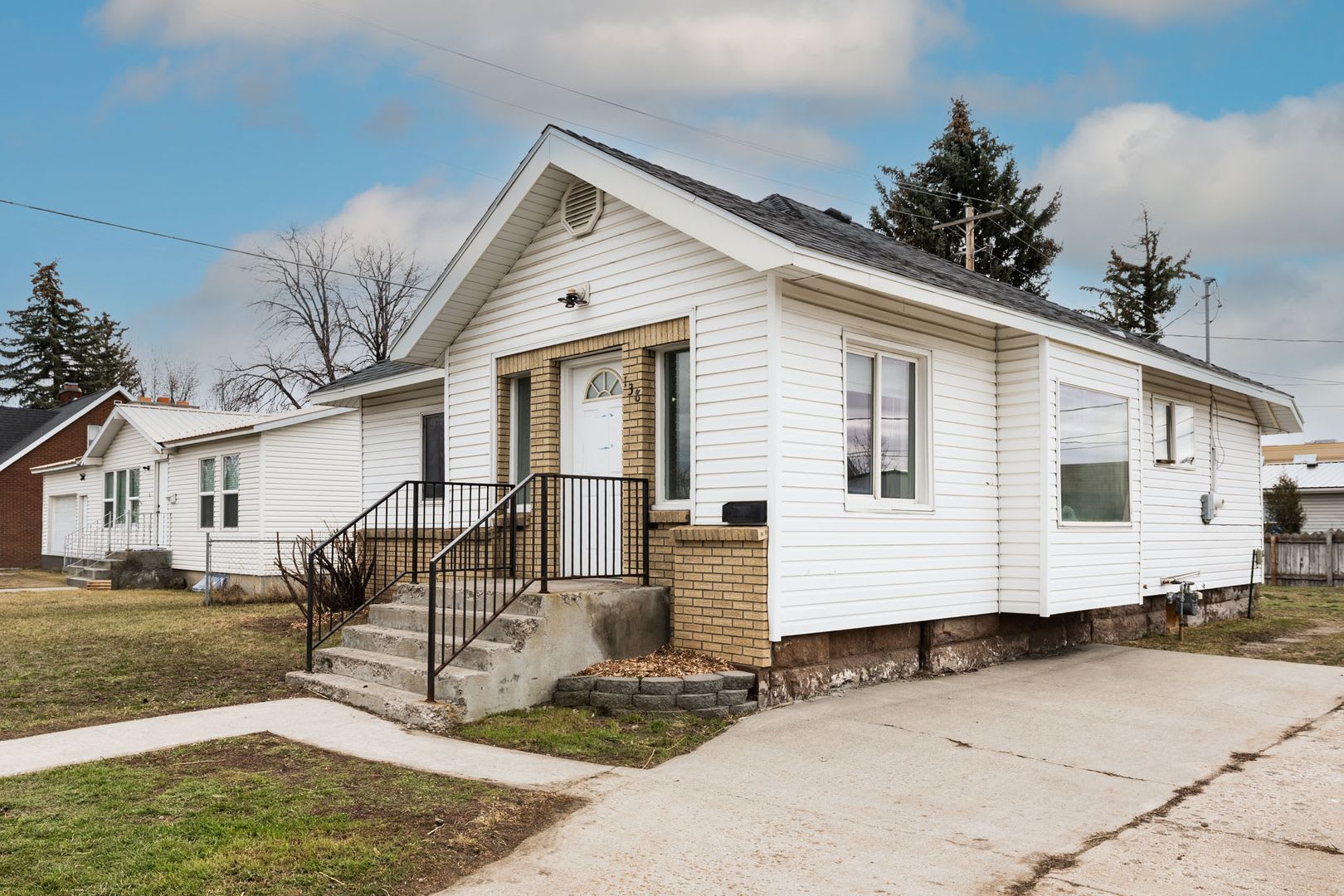 Newly Remodeled 3 Bed Bonus Room 1 Bath Home In Rexburg Fully Fenced Yard – photo 2