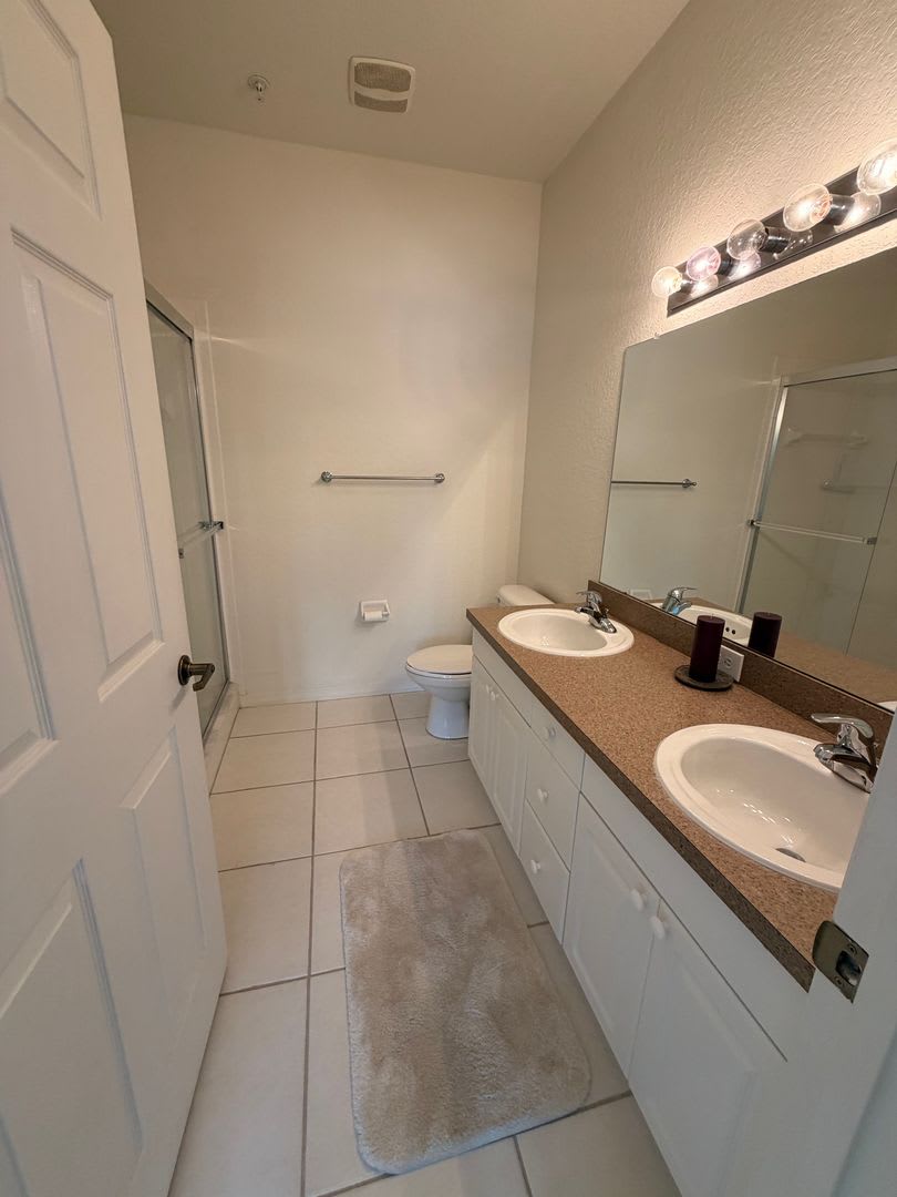 Remodeled 2/2 Upstairs Condo – photo 5