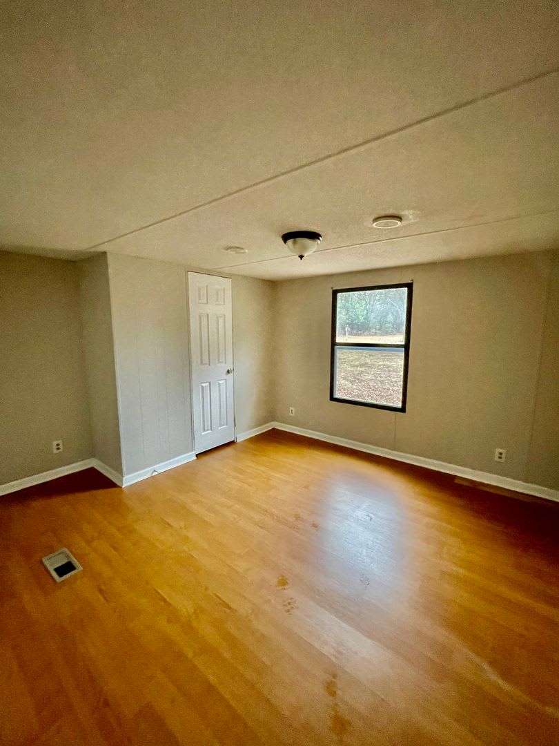 Adorable 2 Bedroom 1 Bath Mobile Home Located It Dallas – photo 3