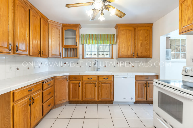 244 S 400 E – photo 5