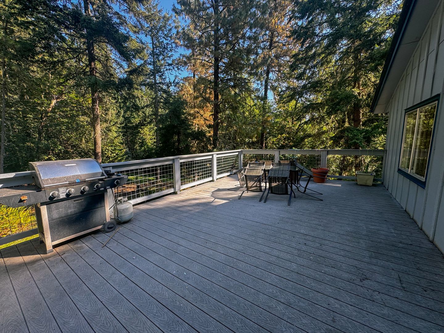 Peaceful Country Living on Over 3 Acres in South Eugene! – photo 2