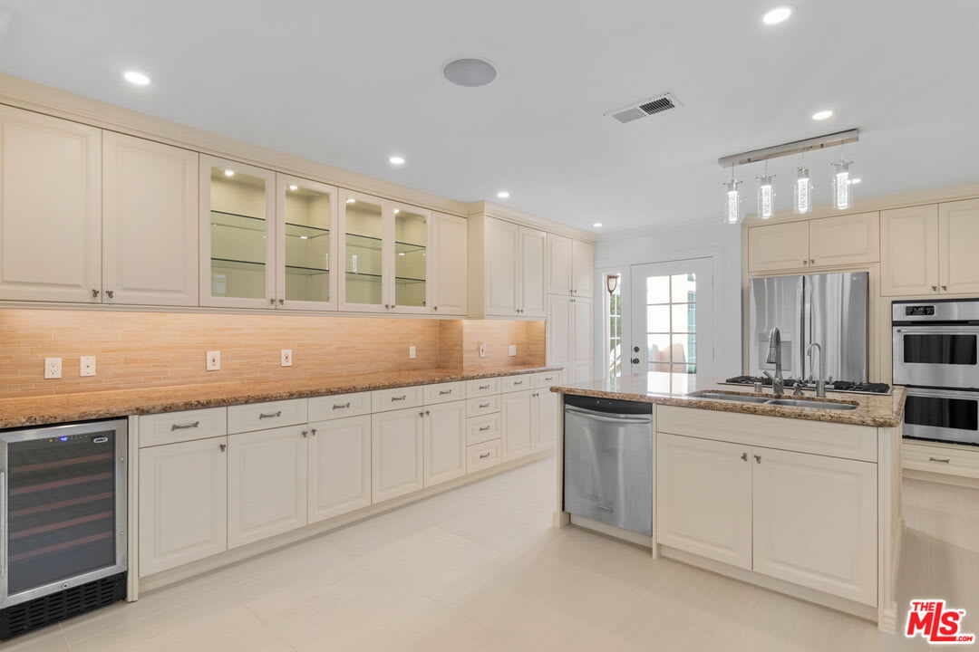 2128 Camden Avenue – photo 2