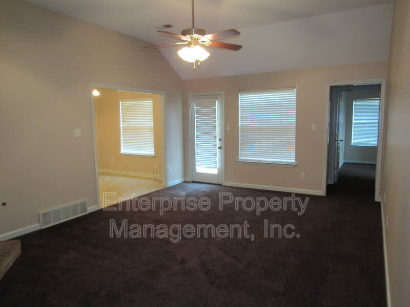9740 Riggin Dr – photo 3