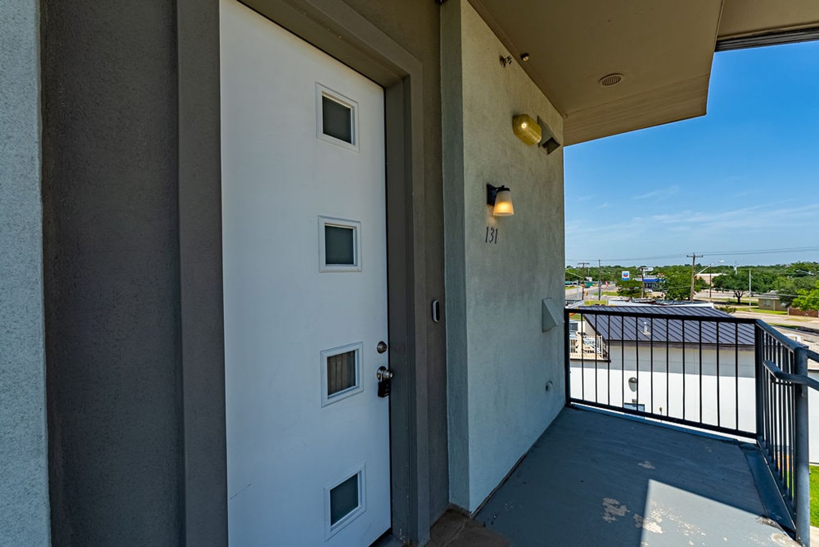 Stylish 2 bedroom, 2 bathroom Condo in East Austin. Must See Oportunity! – photo 3