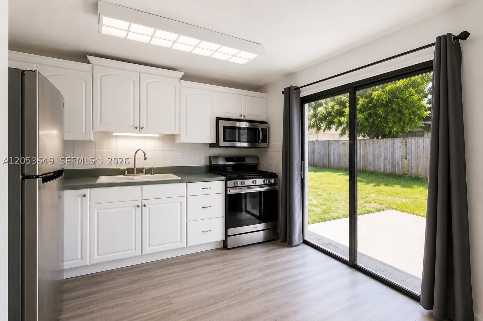 930 NE 23rd Ct – photo 3
