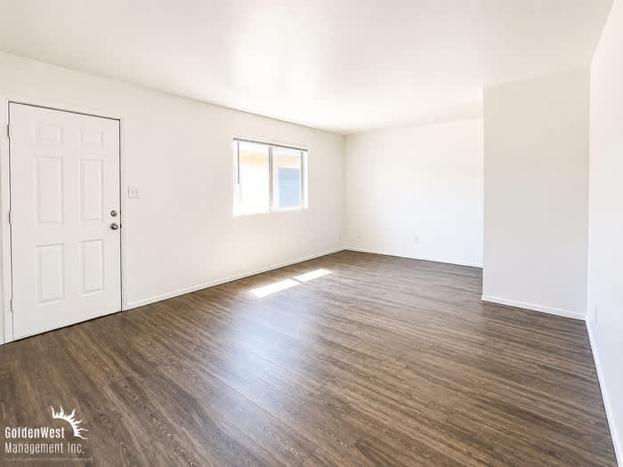 1911 West Berridge Lane – photo 2