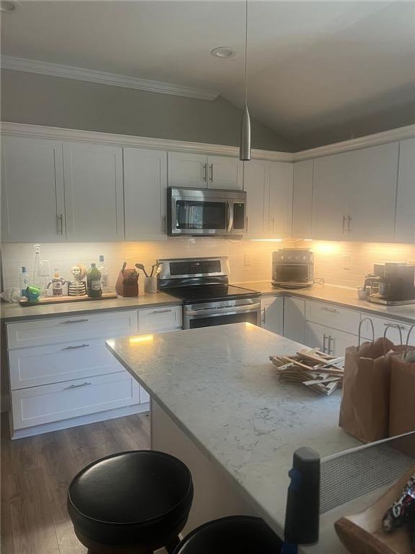 Room in 4 Bedroom Home at North Avenue NW – photo 2