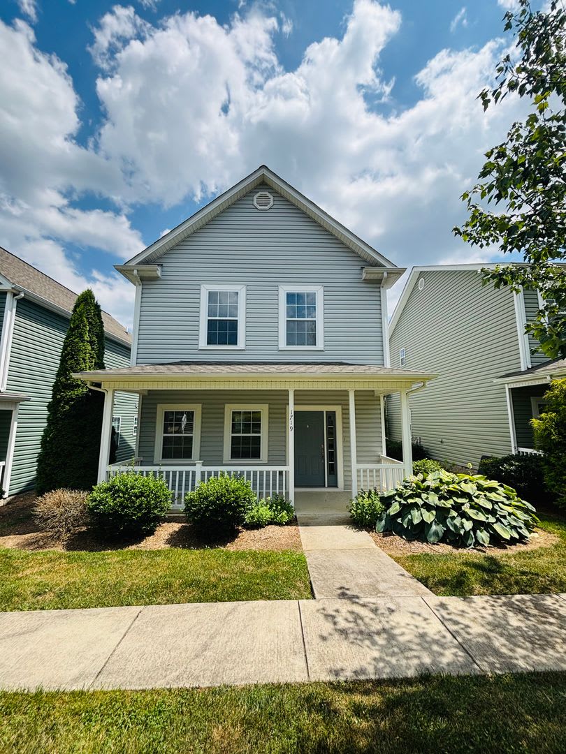 3 Bedroom 2.5 bath House – photo 1