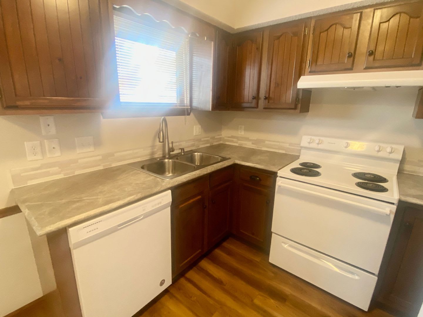 2 Bedroom and 1 Bathroom Town House Available to tour September 1st, 2026! – photo 5