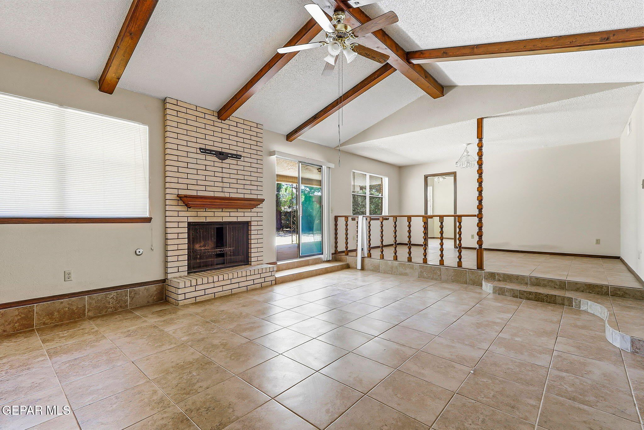 744 CRESTA MIRA Drive – photo 4