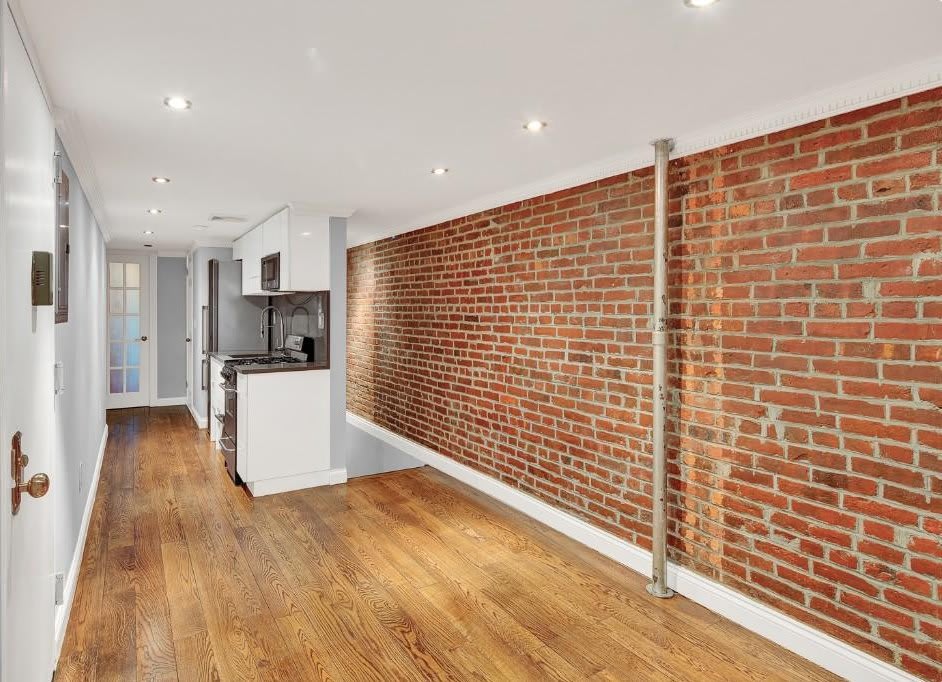 110 E 7th St – photo 1