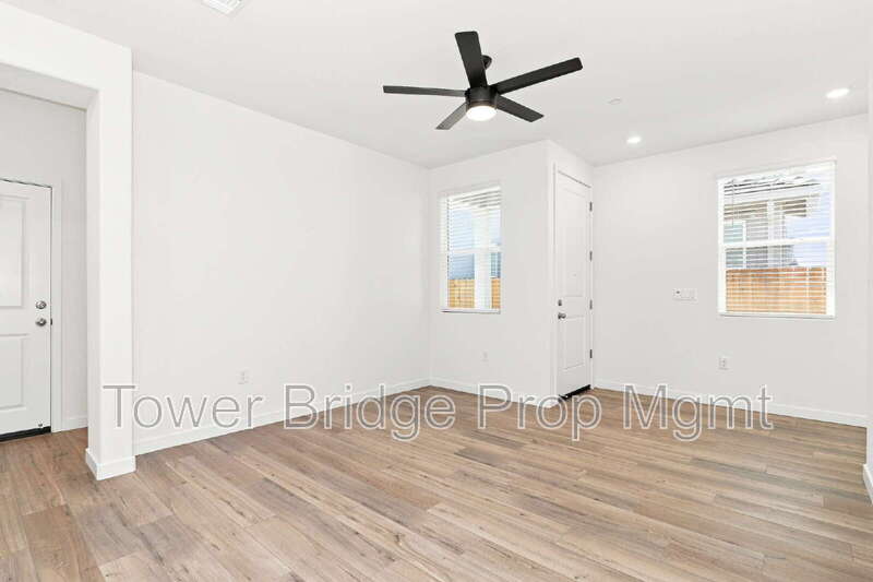 2456 Spotfin Street – photo 3
