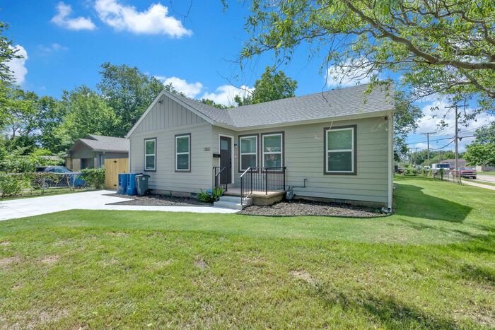 504 East Young Place – photo 2