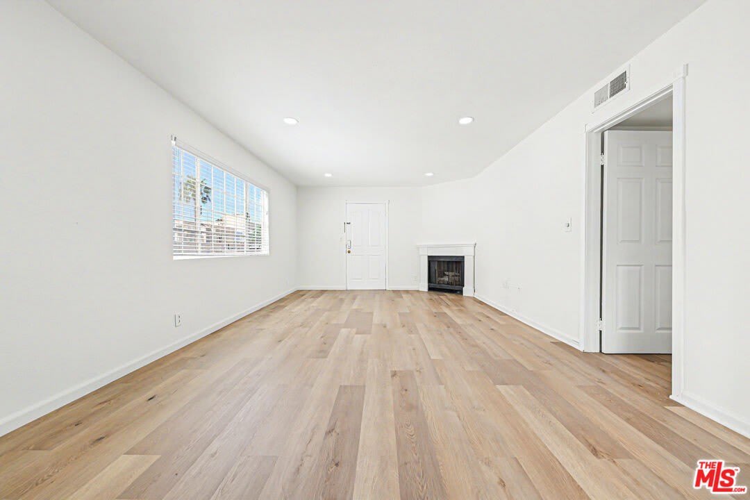 1820 S Barrington Ave – photo 4