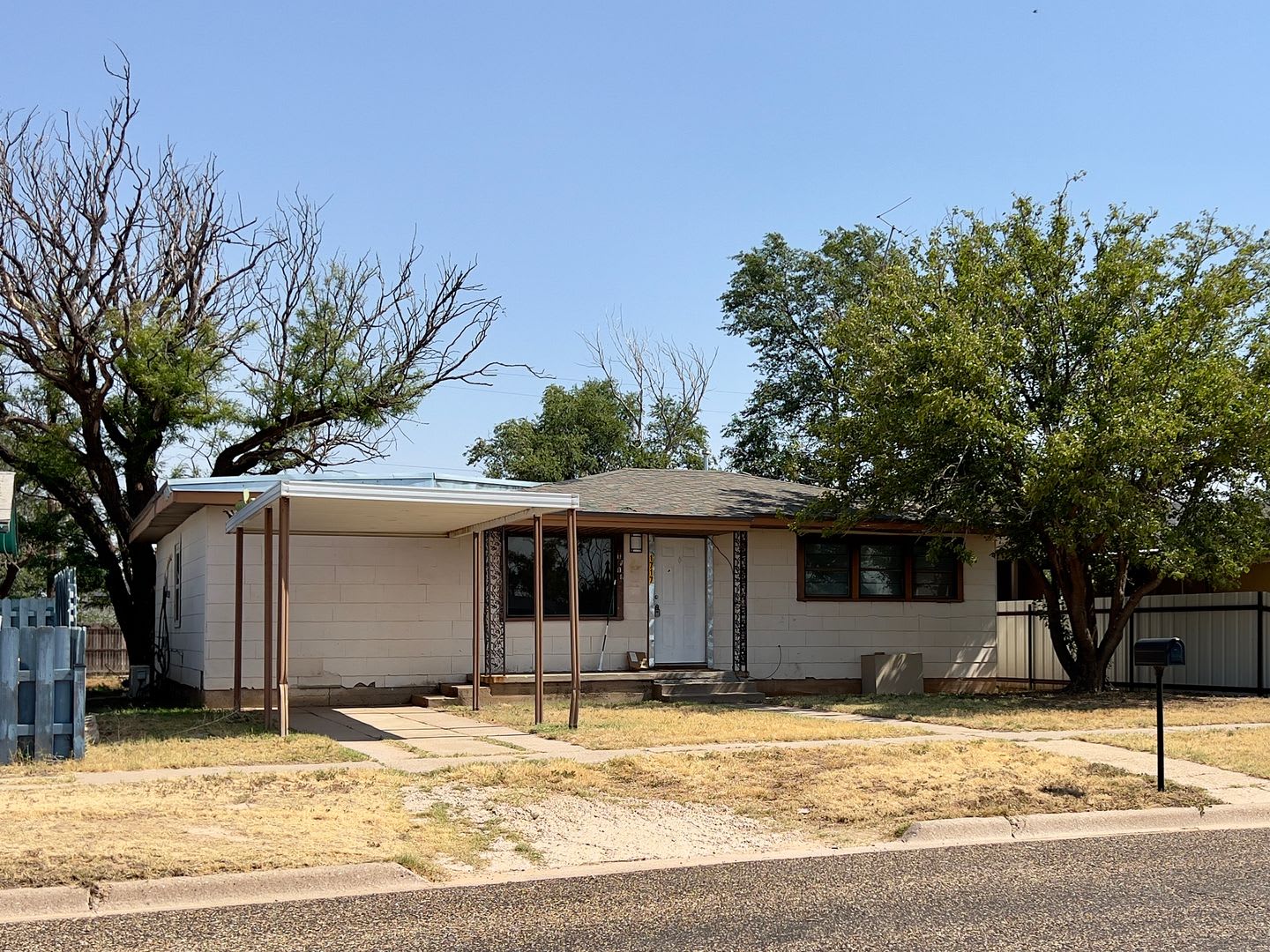 Two Bedroom Available Now Near Levelland City Park – photo 2