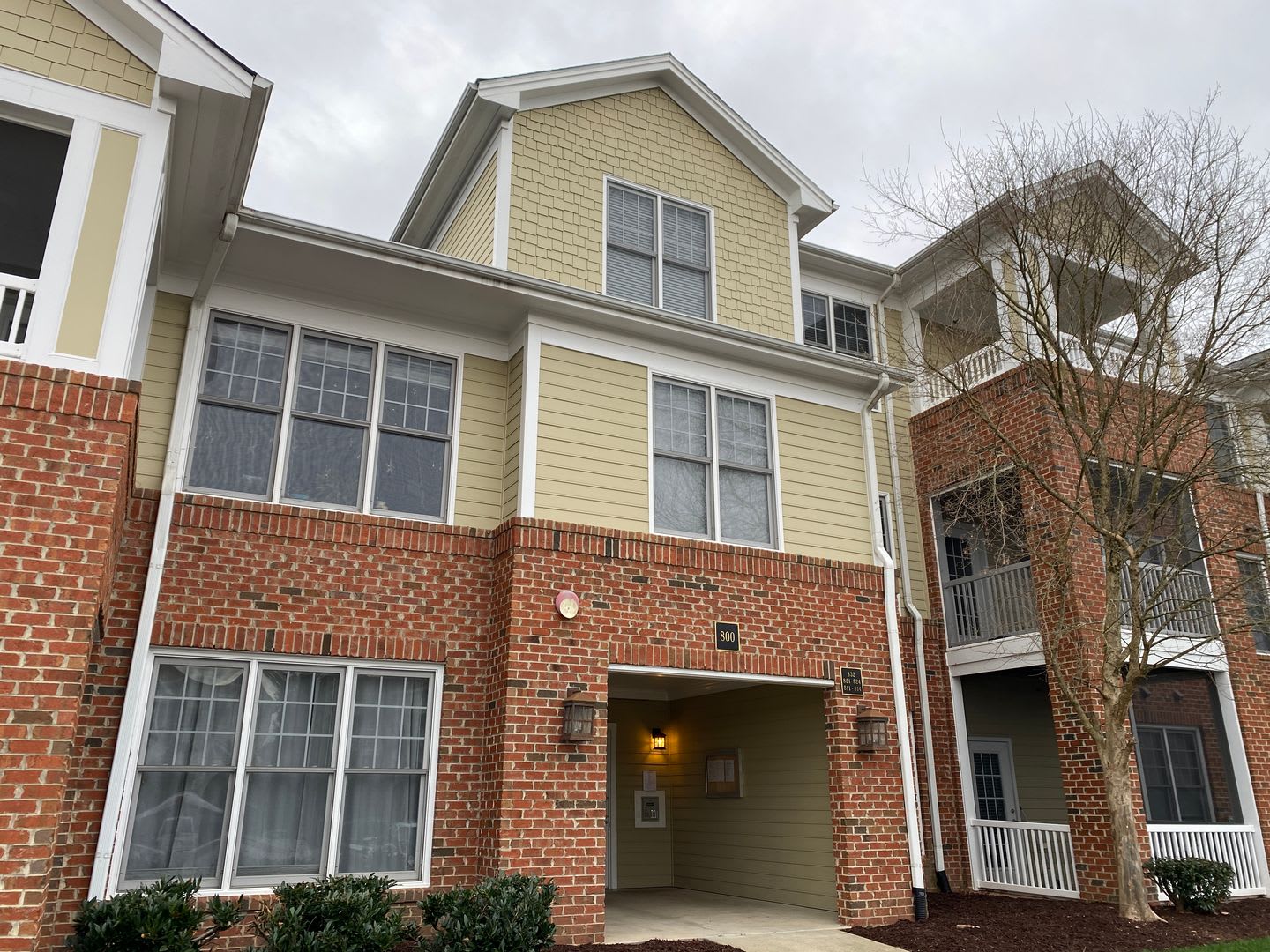 Charming 1-Bedroom Home in Secure Cary Location with Modern Finishes! – photo 2