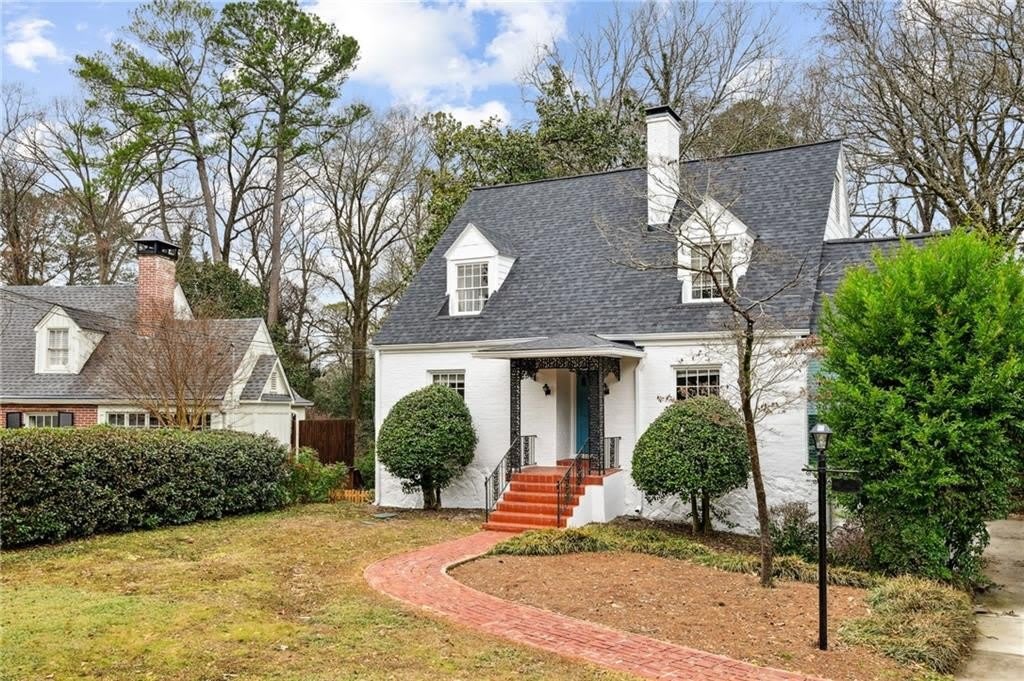 2878 N Hills Drive NE – photo 3