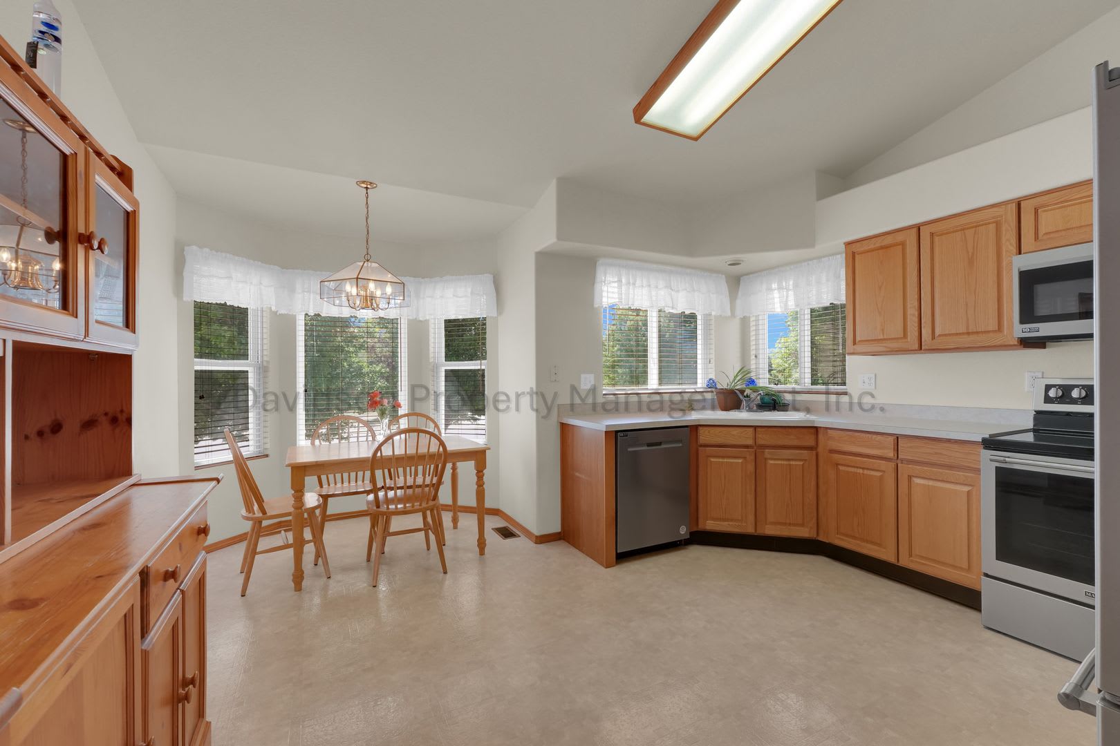 Beautiful 4 Bedroom House in Northeast Colorado Springs – photo 4