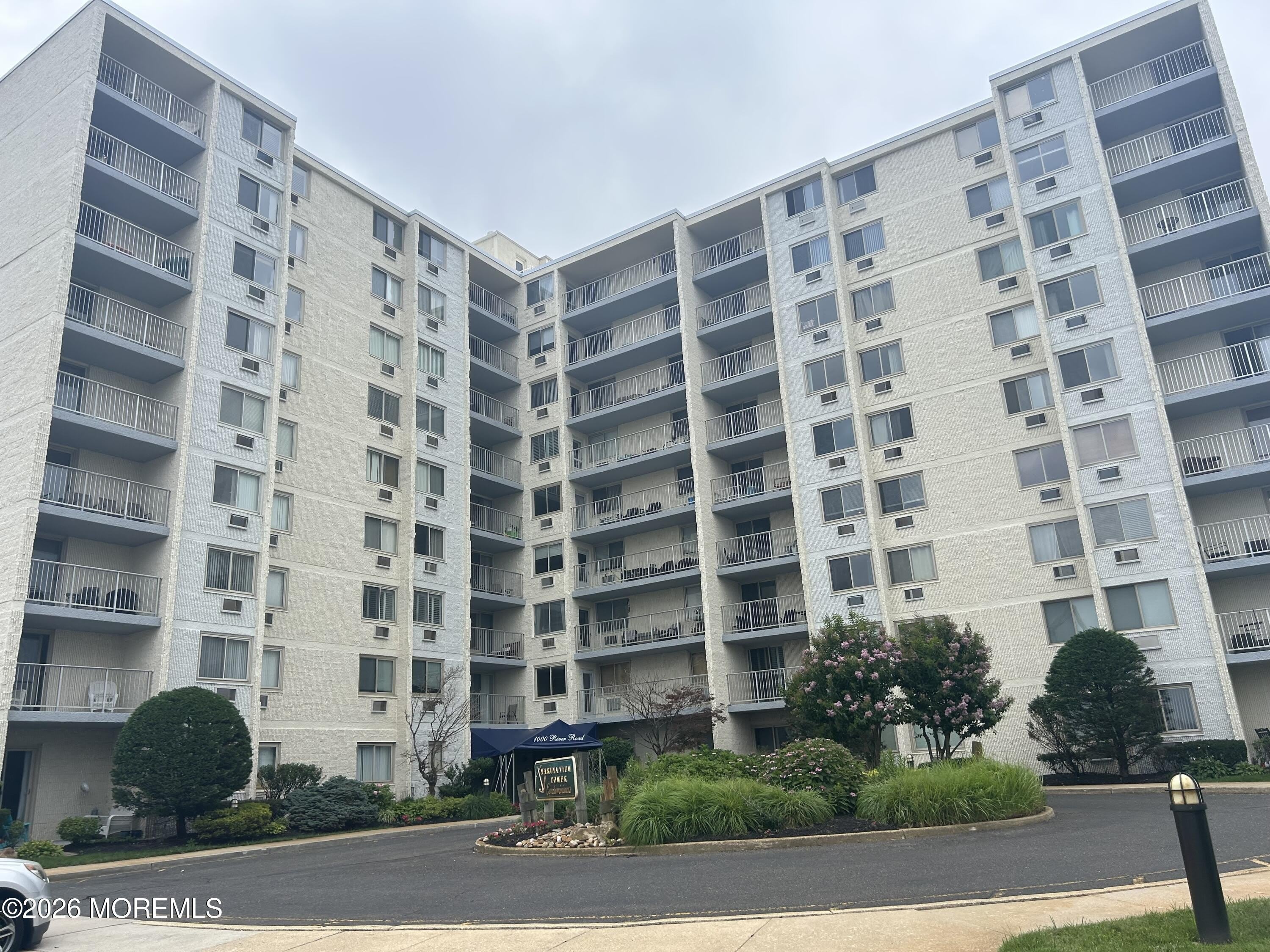 1000 River Road – photo 1