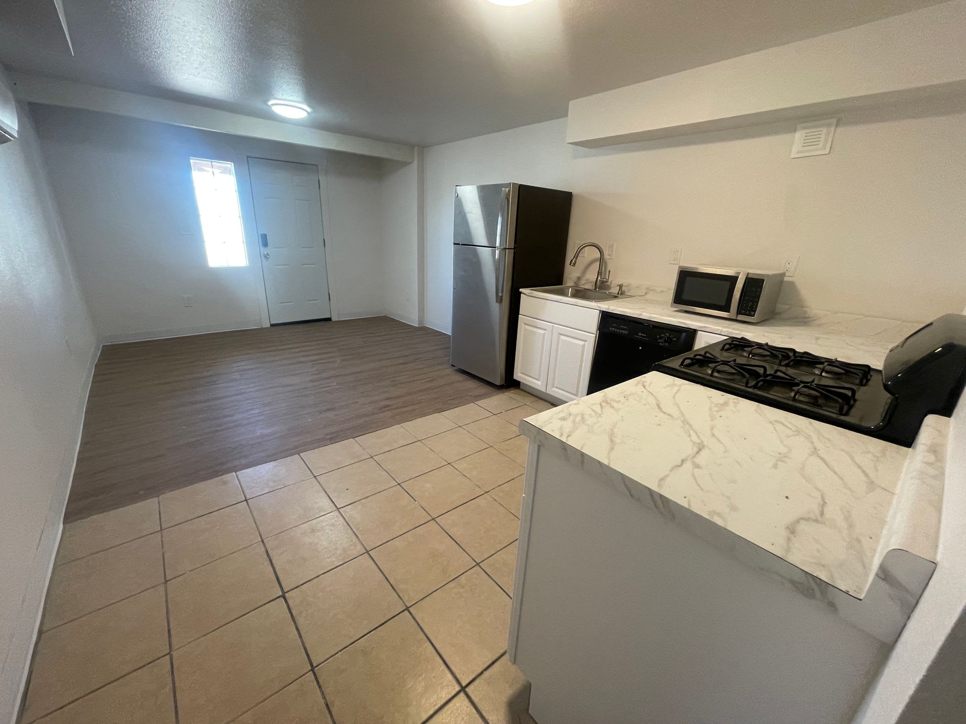 Great 2 Bedroom Apartment With Garage – photo 4