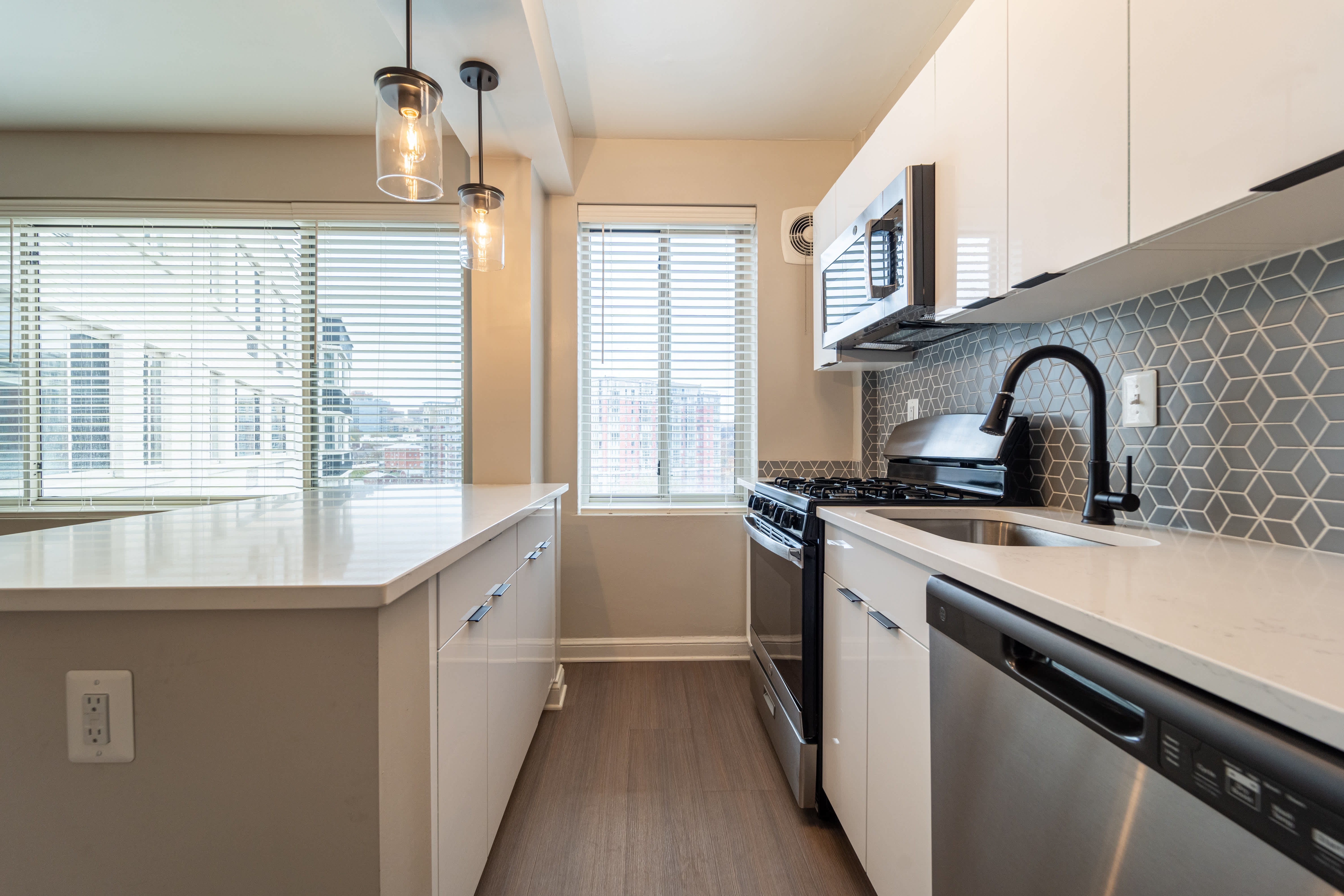 1500 Arlington – photo 2