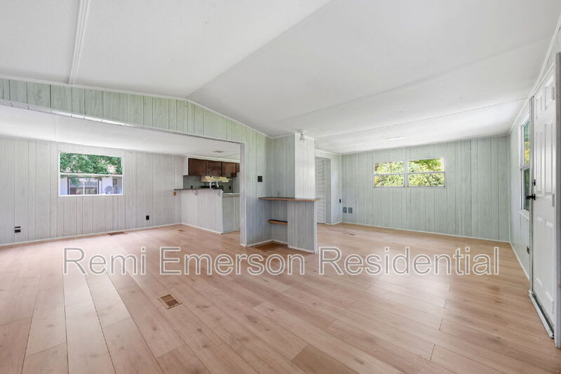 1096 Navajo Dr – photo 5