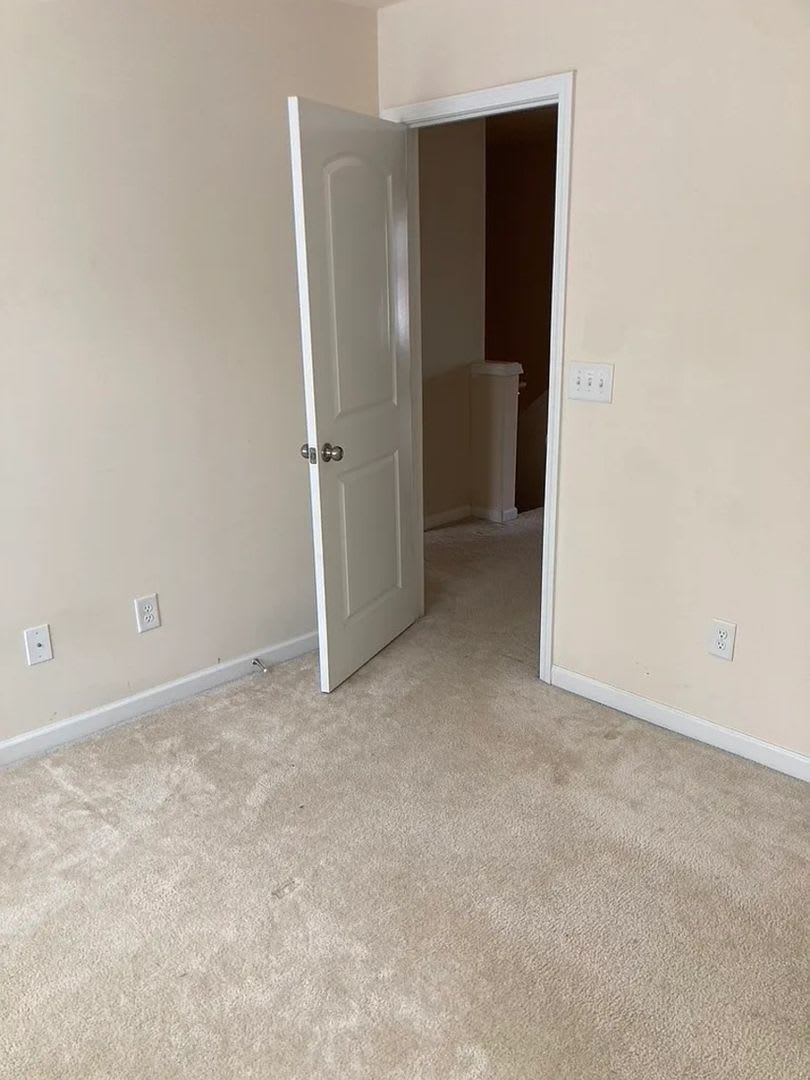 Charming 3BR Townhome in Charlotte – photo 3