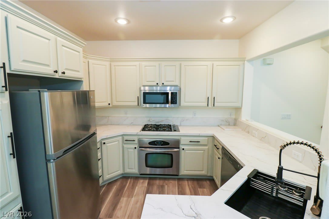 1510 Plaza Centre Drive – photo 4