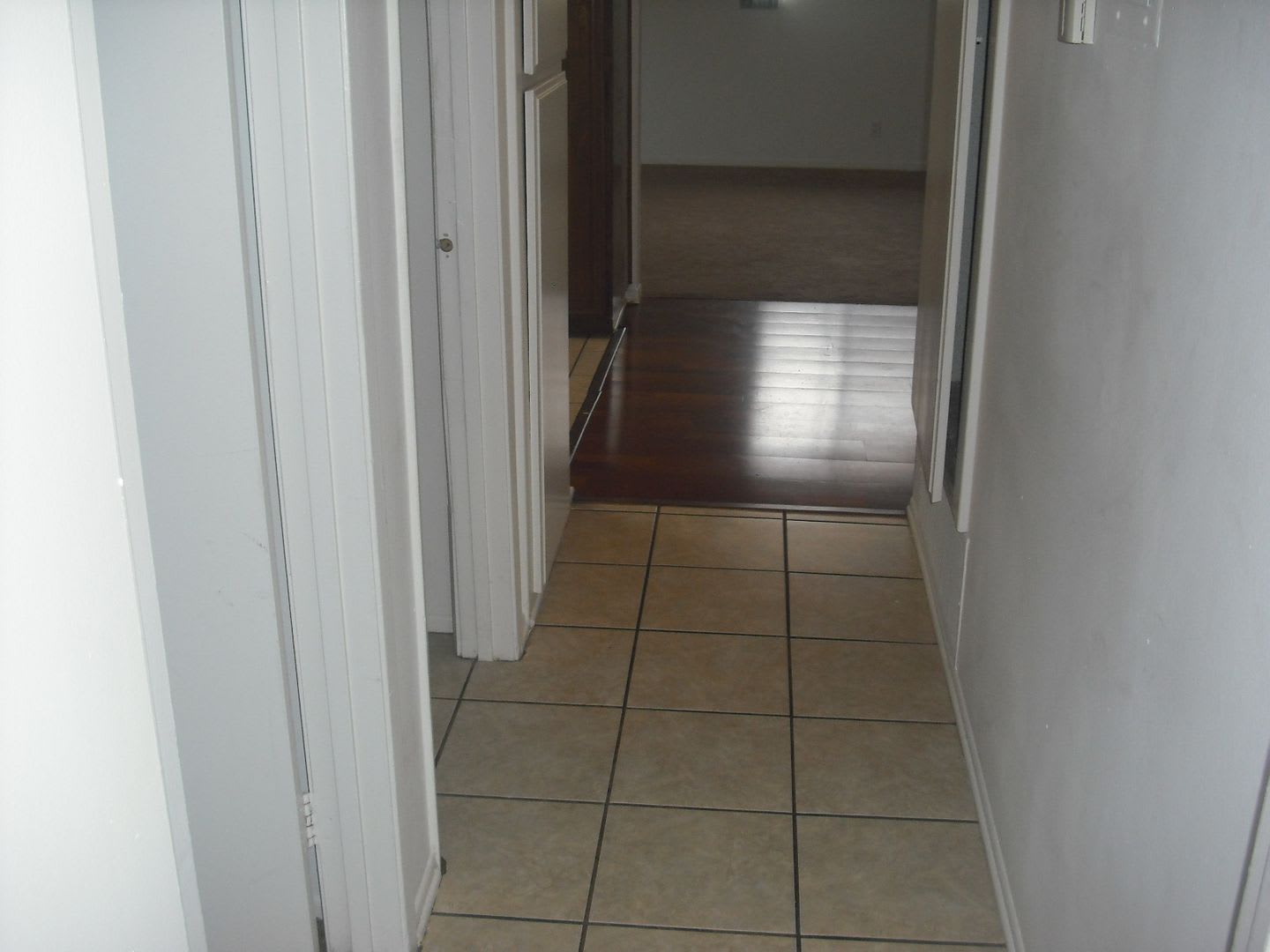 Lovely 2 bedroom Penthouse Condo with garage & pool – photo 4