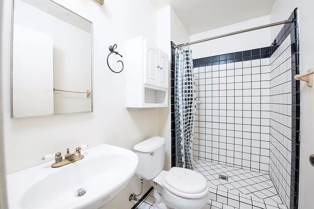 1795 Sussex Avenue – photo 4