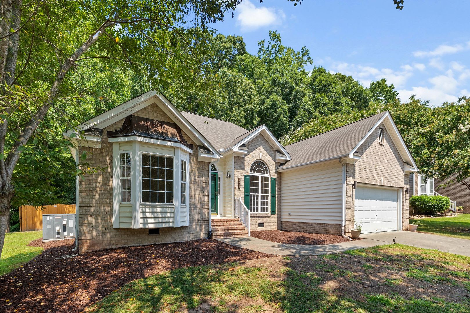 3 bed 2.5 Bathroom Ranch Style Home with Fenced In Yard – photo 5