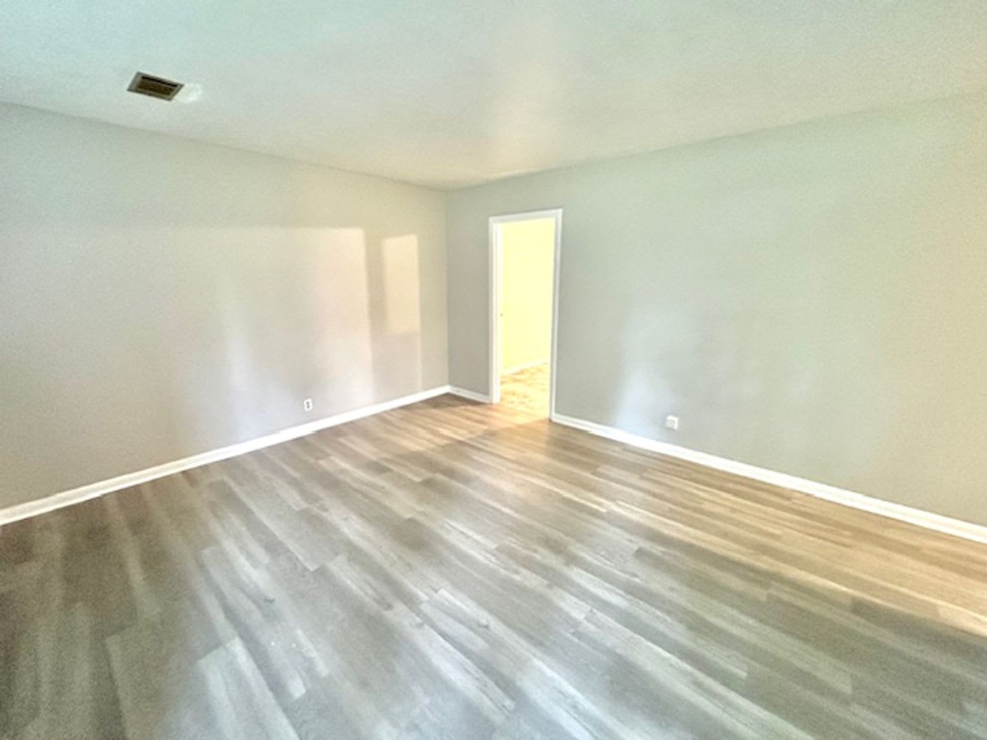 Charming & Updated Single-Family Home in Huntsville! – photo 3