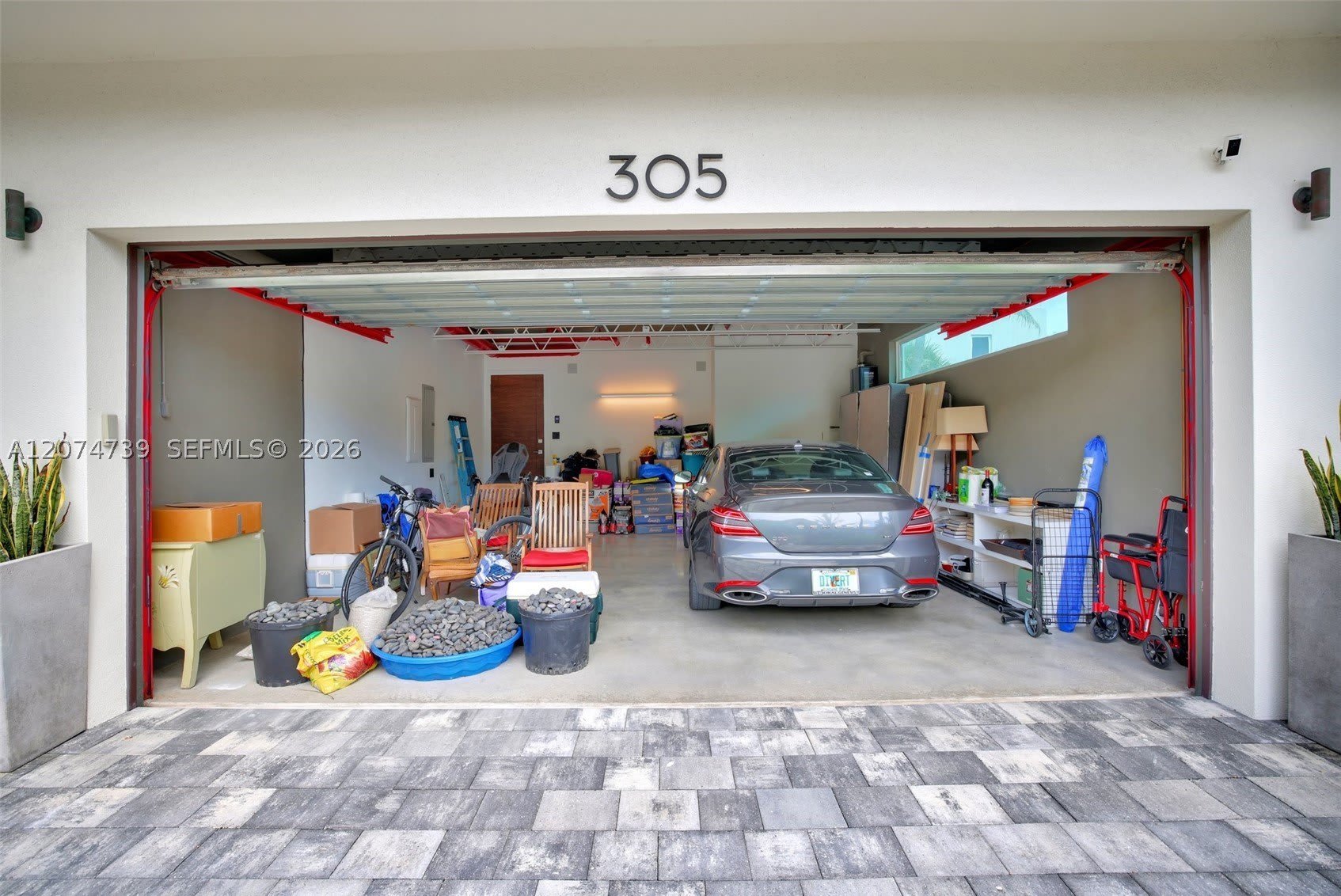 305 Oak St – photo 4