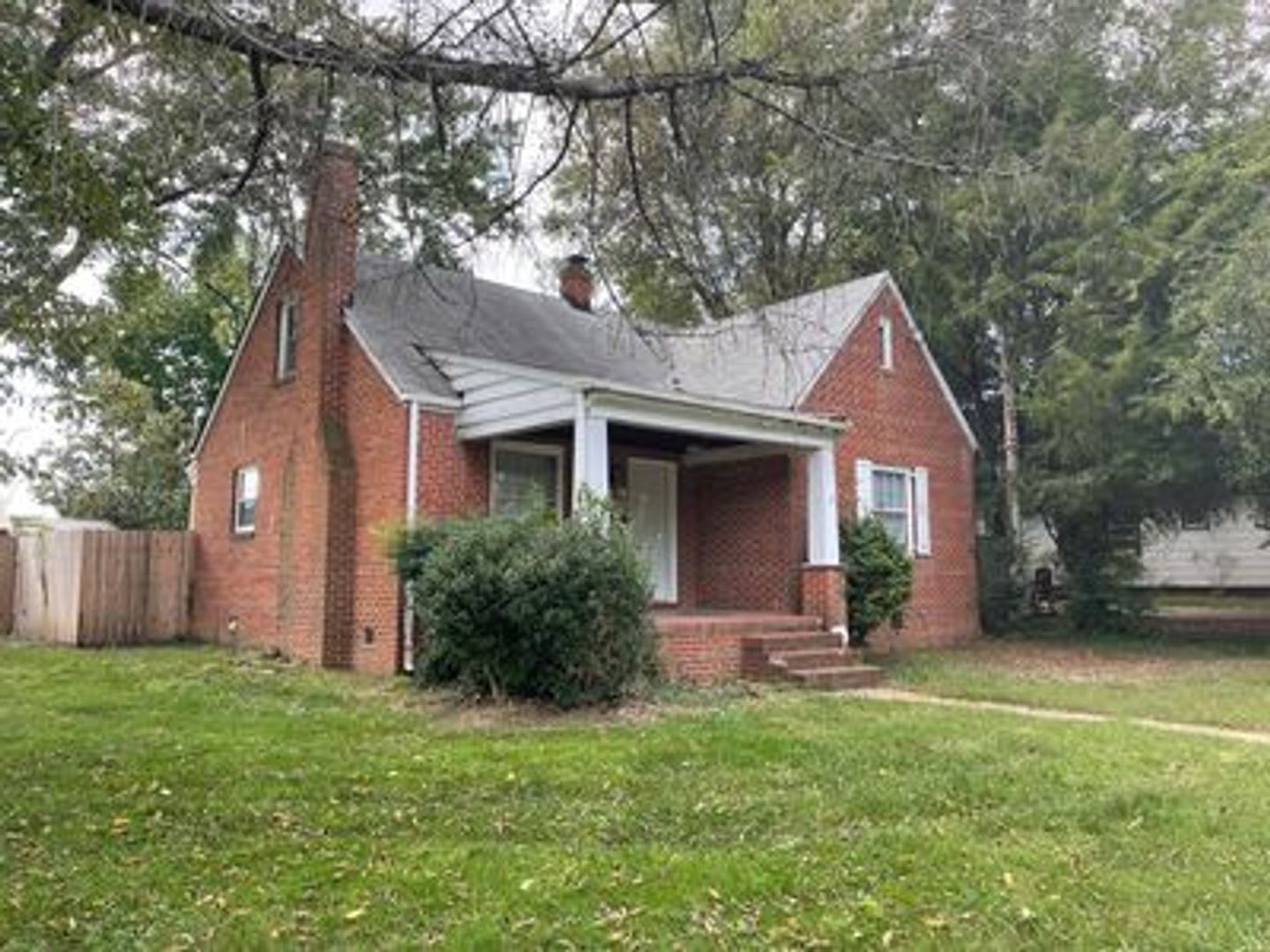 3 Bed 1 Bath House With Huge Yard – photo 4
