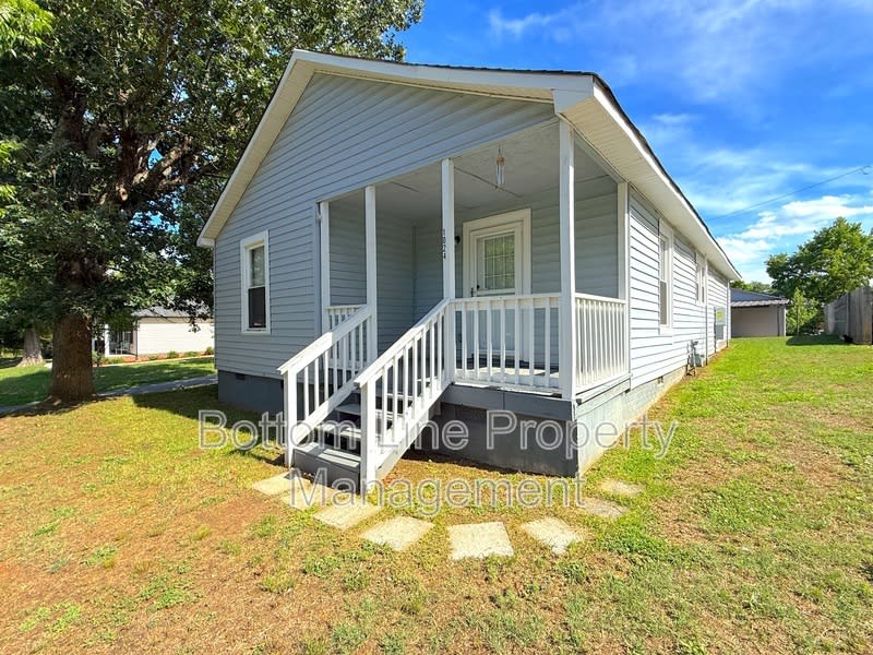1024 E 10th St – photo 1