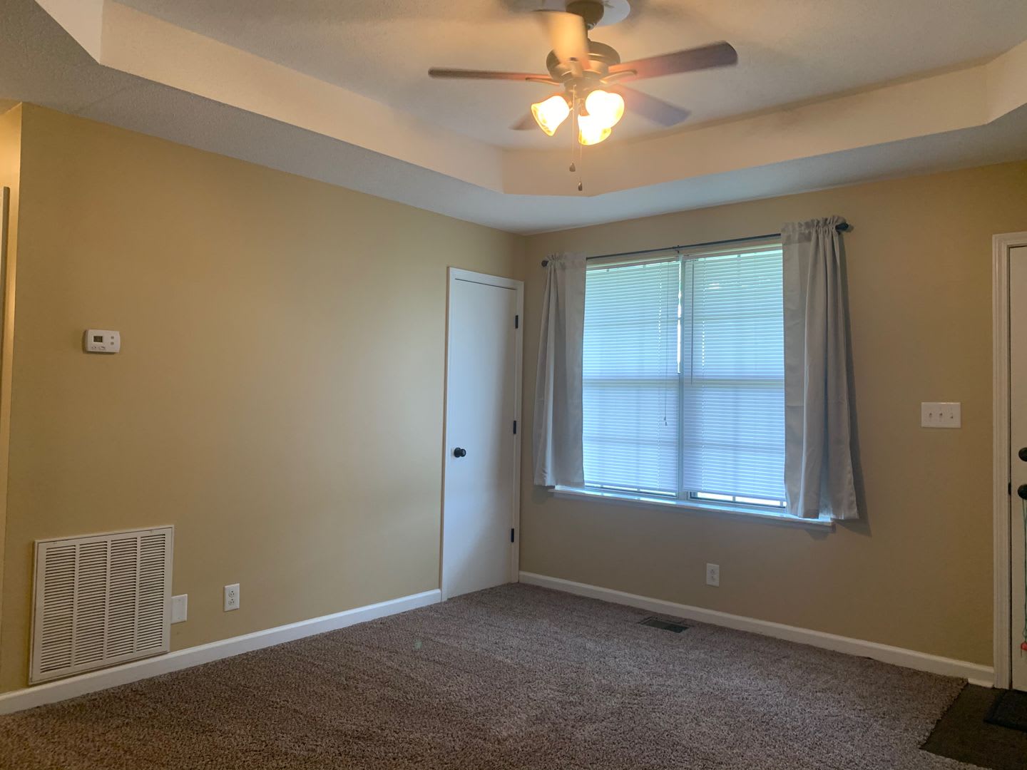 Conveniently Located! Cute home with 3 bedrooms and 2 baths. – photo 2