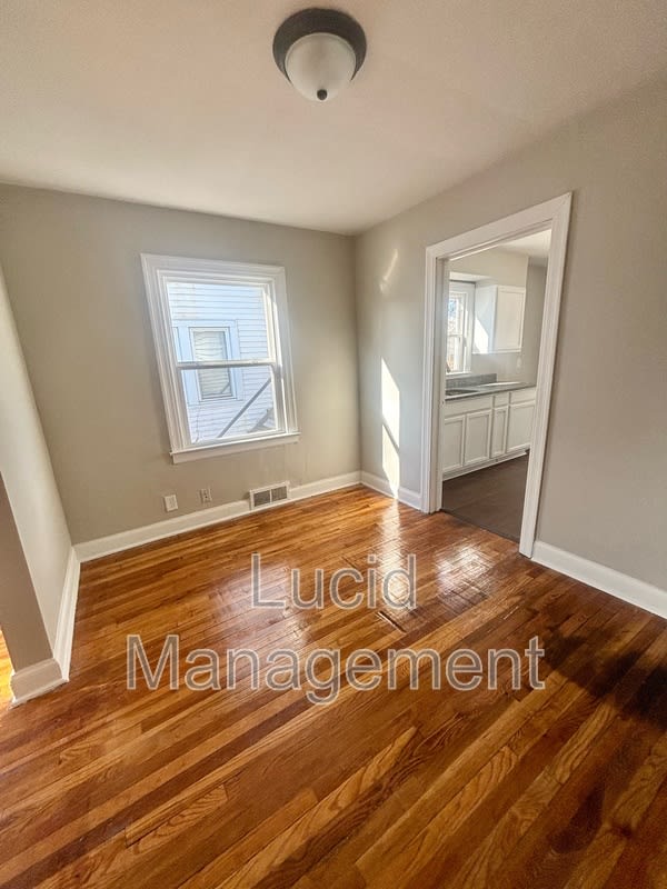 328 Cecil Avenue – photo 4