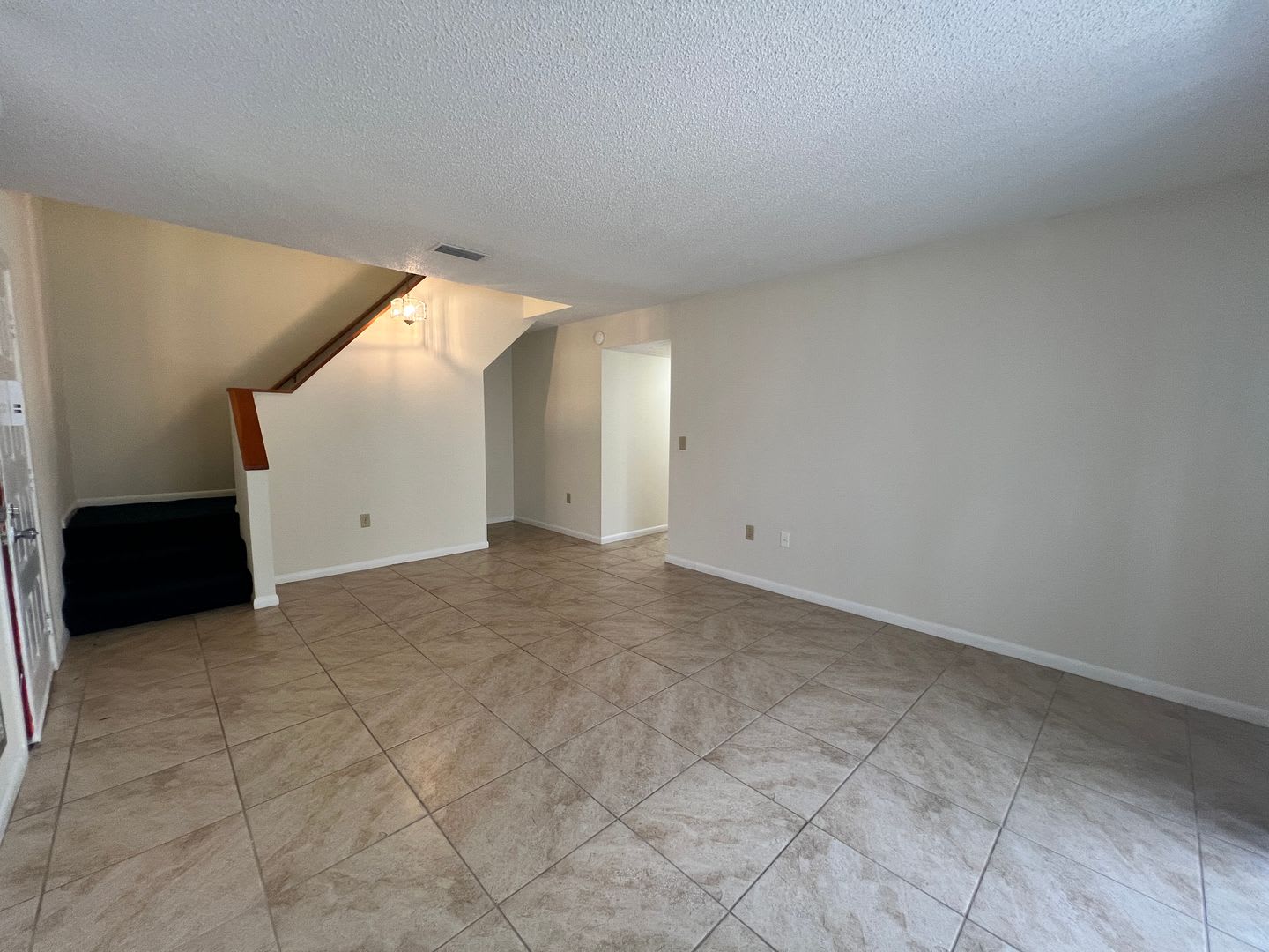 3-Bedroom Townhome in Central Lakeland – photo 3