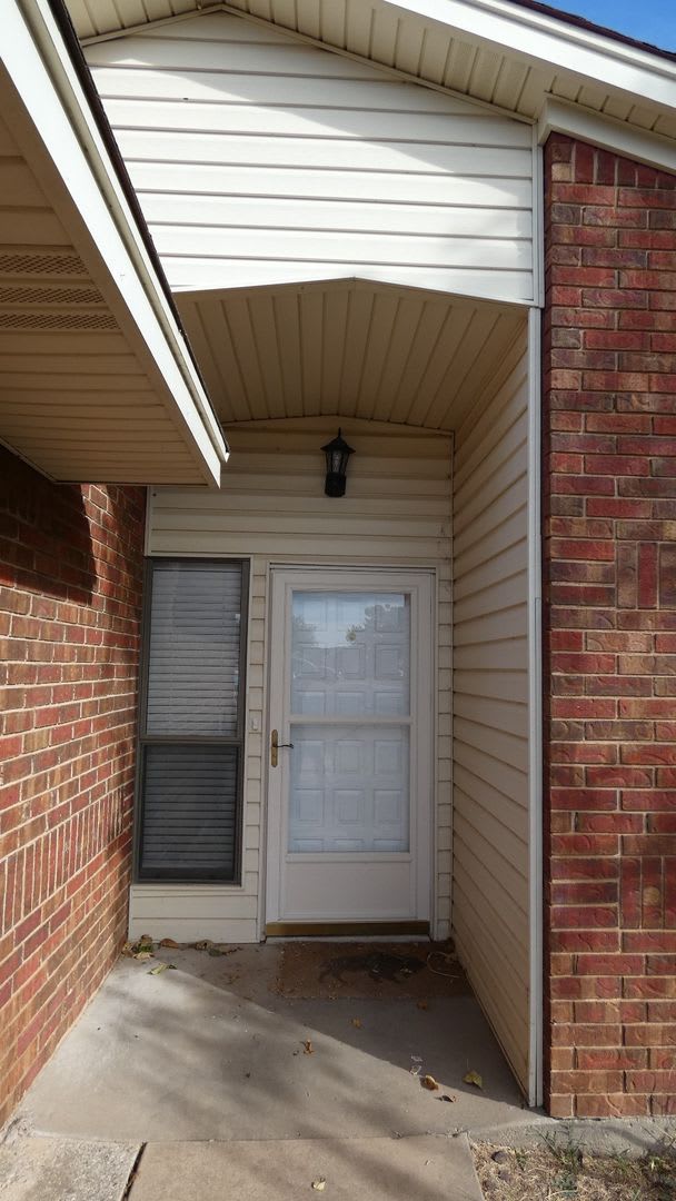 2512 SW 39th St. – photo 2