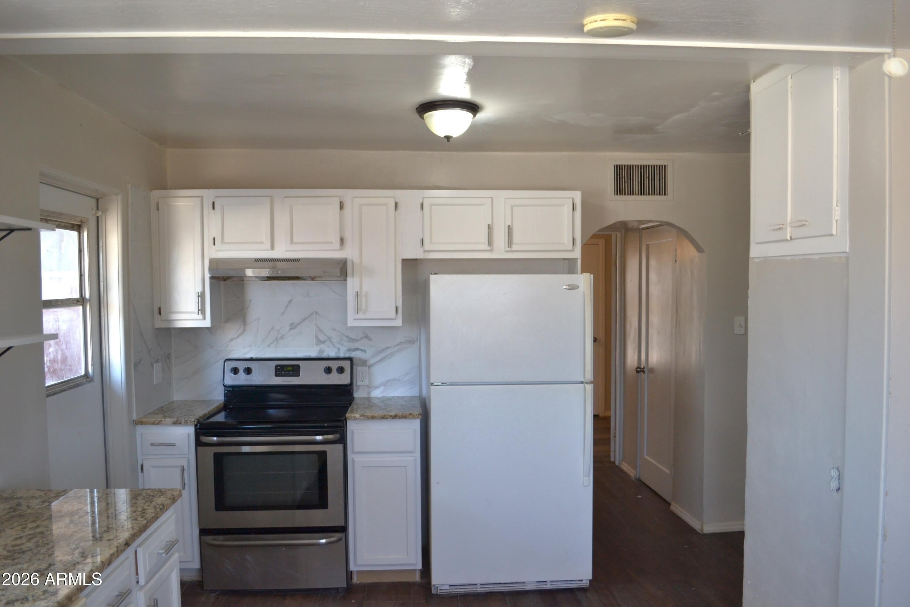 711 E 4th Street – photo 5