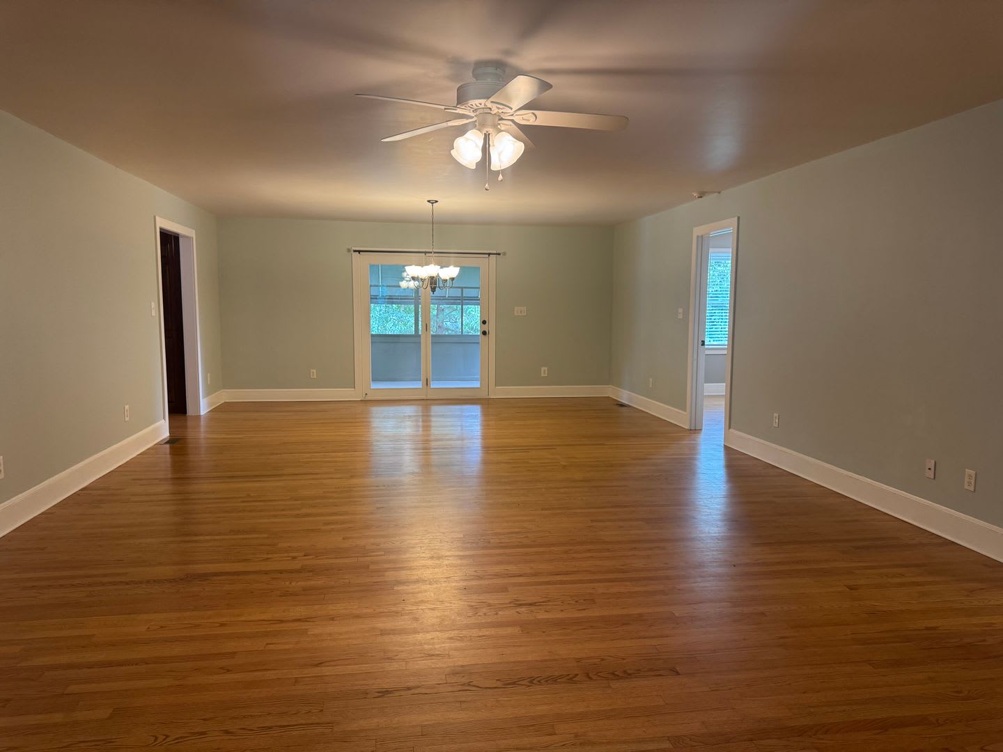 3BR/3.5BA plus bonus Full-Brick Ranch with Walkout Basement &amp; Boat Slip – photo 2