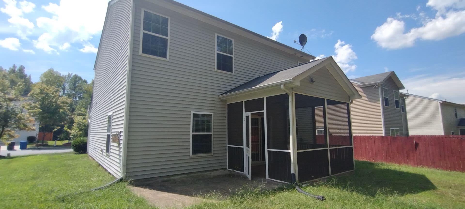 Room in 4 Bedroom Home at Genlee Dr – photo 2