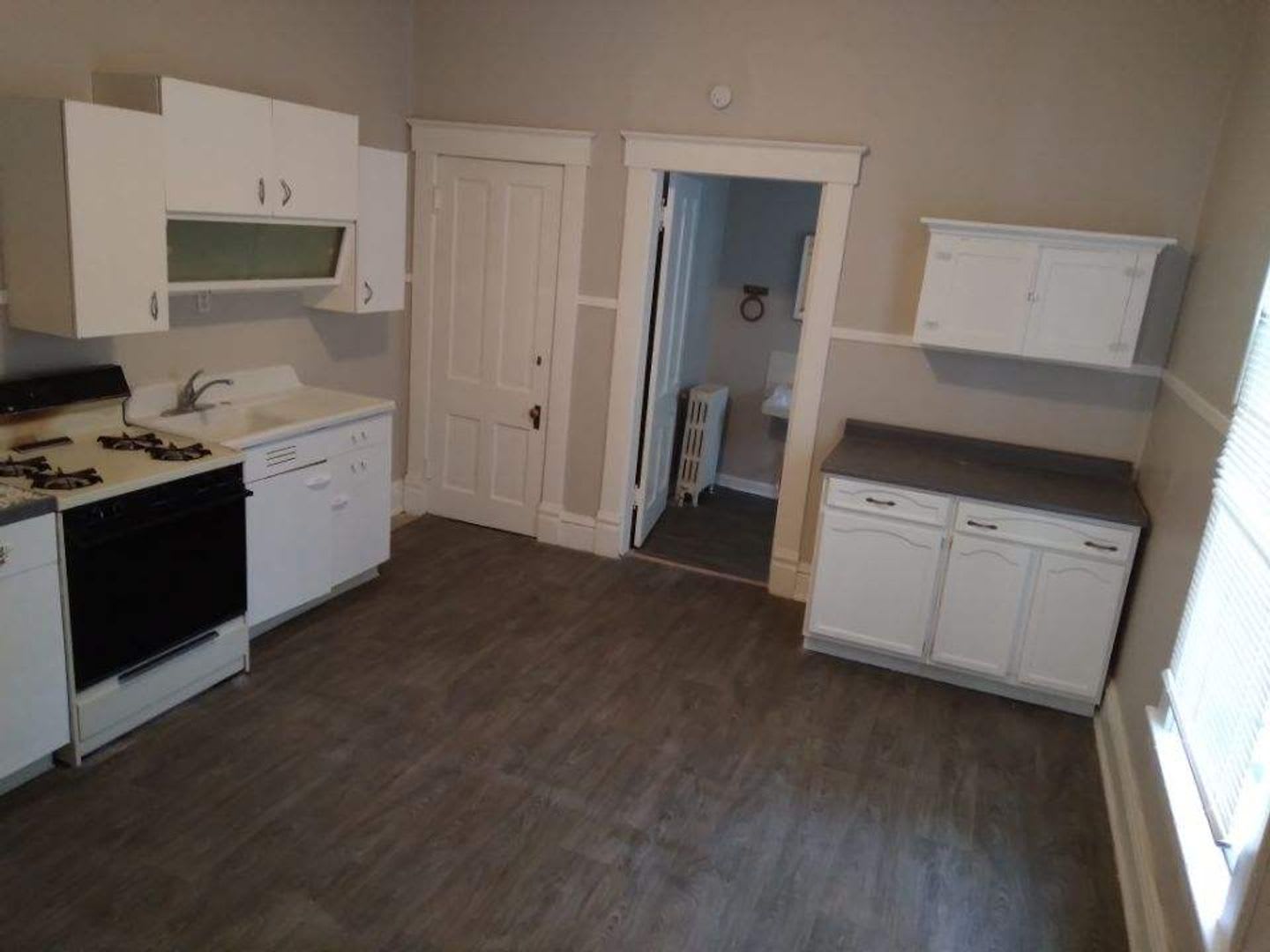 414 E East St – photo 2