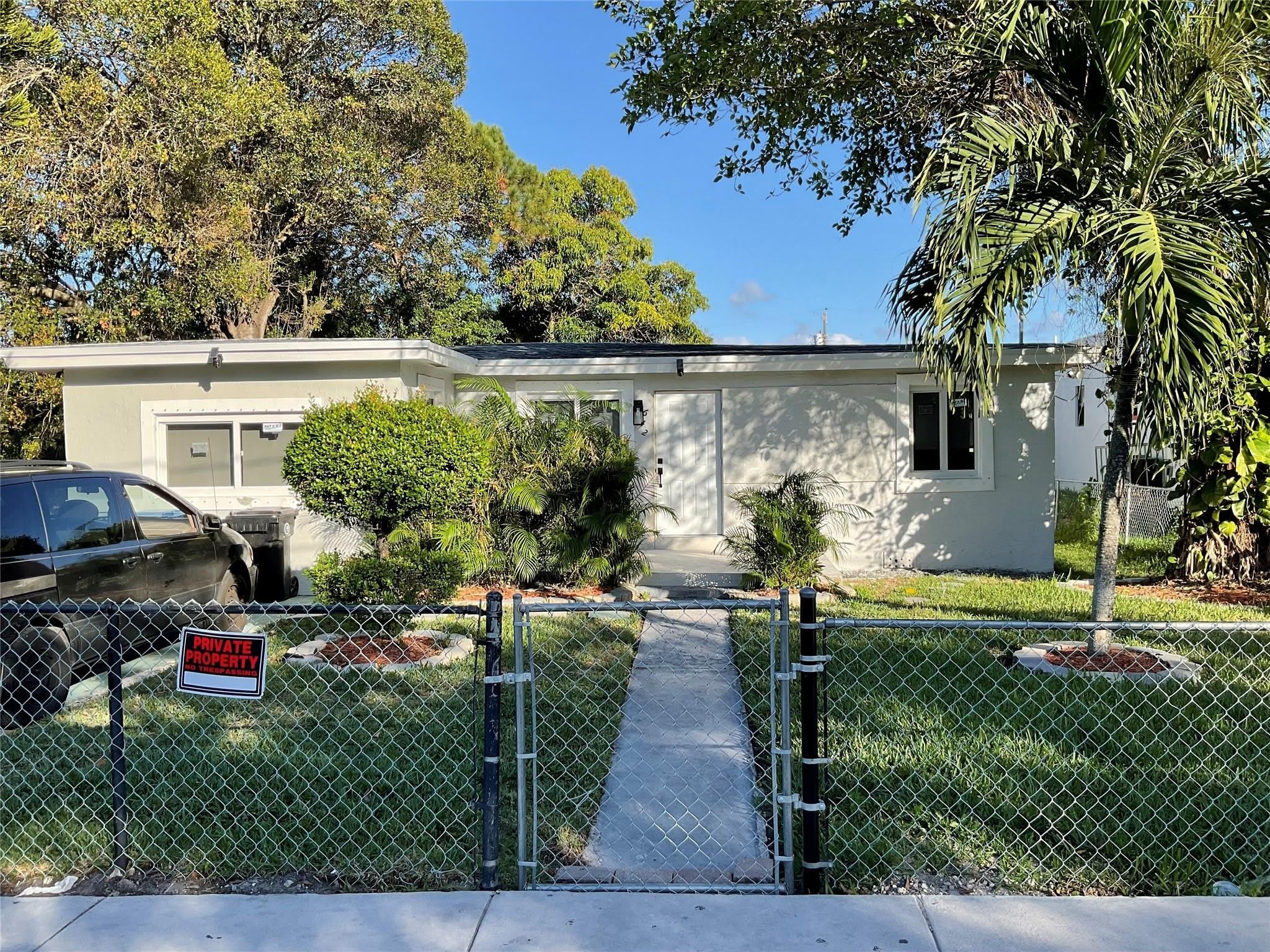 642 NW 14th Way – photo 2
