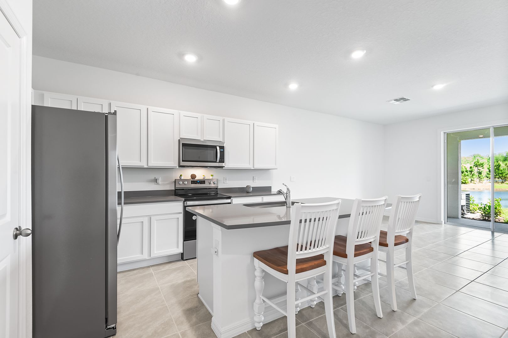 ANGELINE TOWNHOME AVAILABLE!! – photo 2