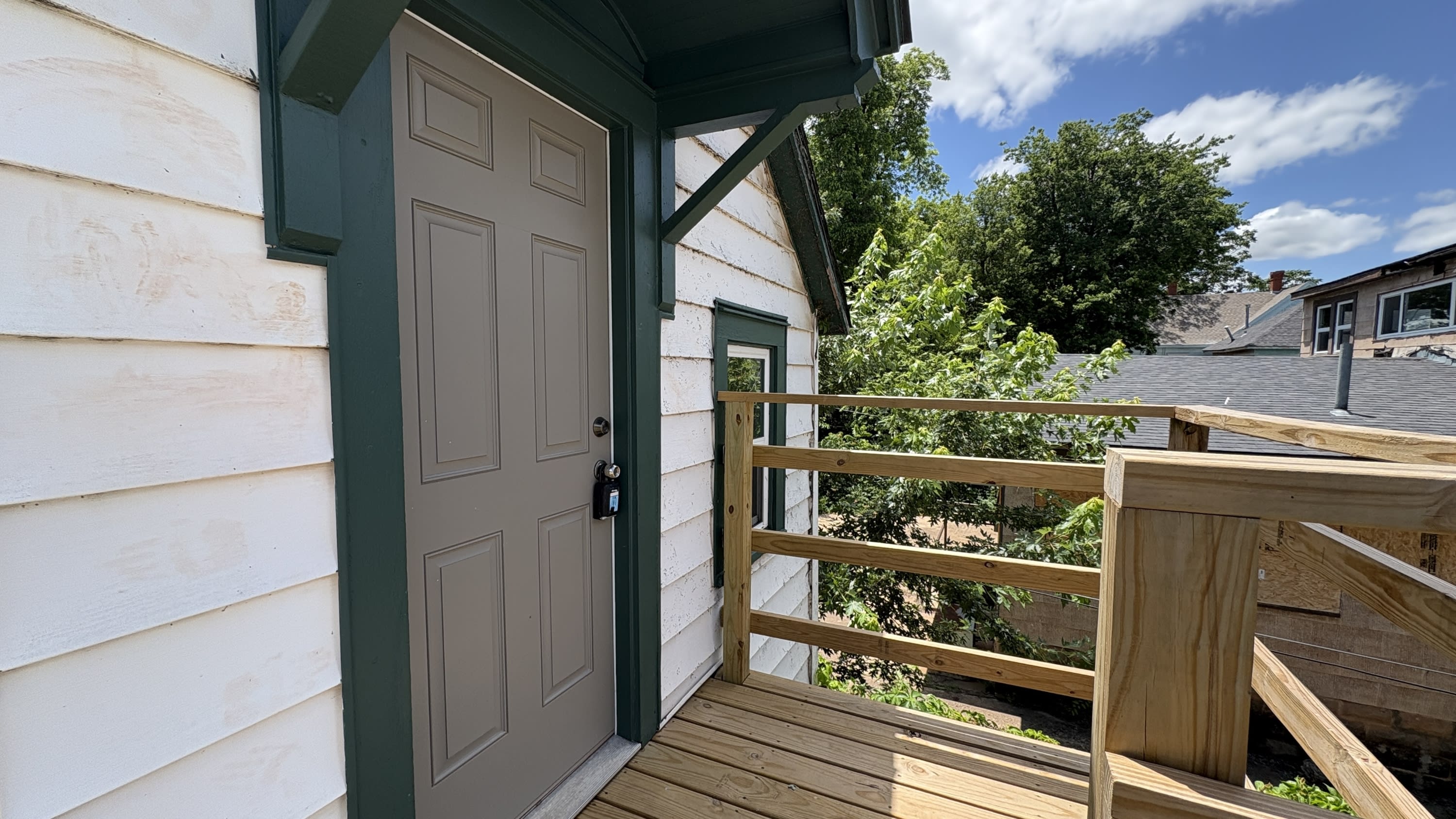 523 E Harrison – photo 2
