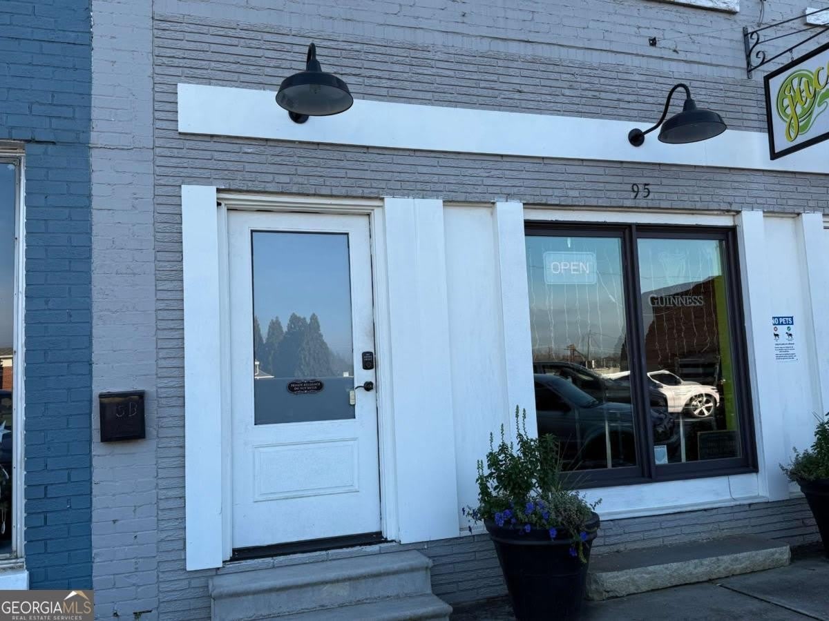 95 W Franklin Street – photo 2